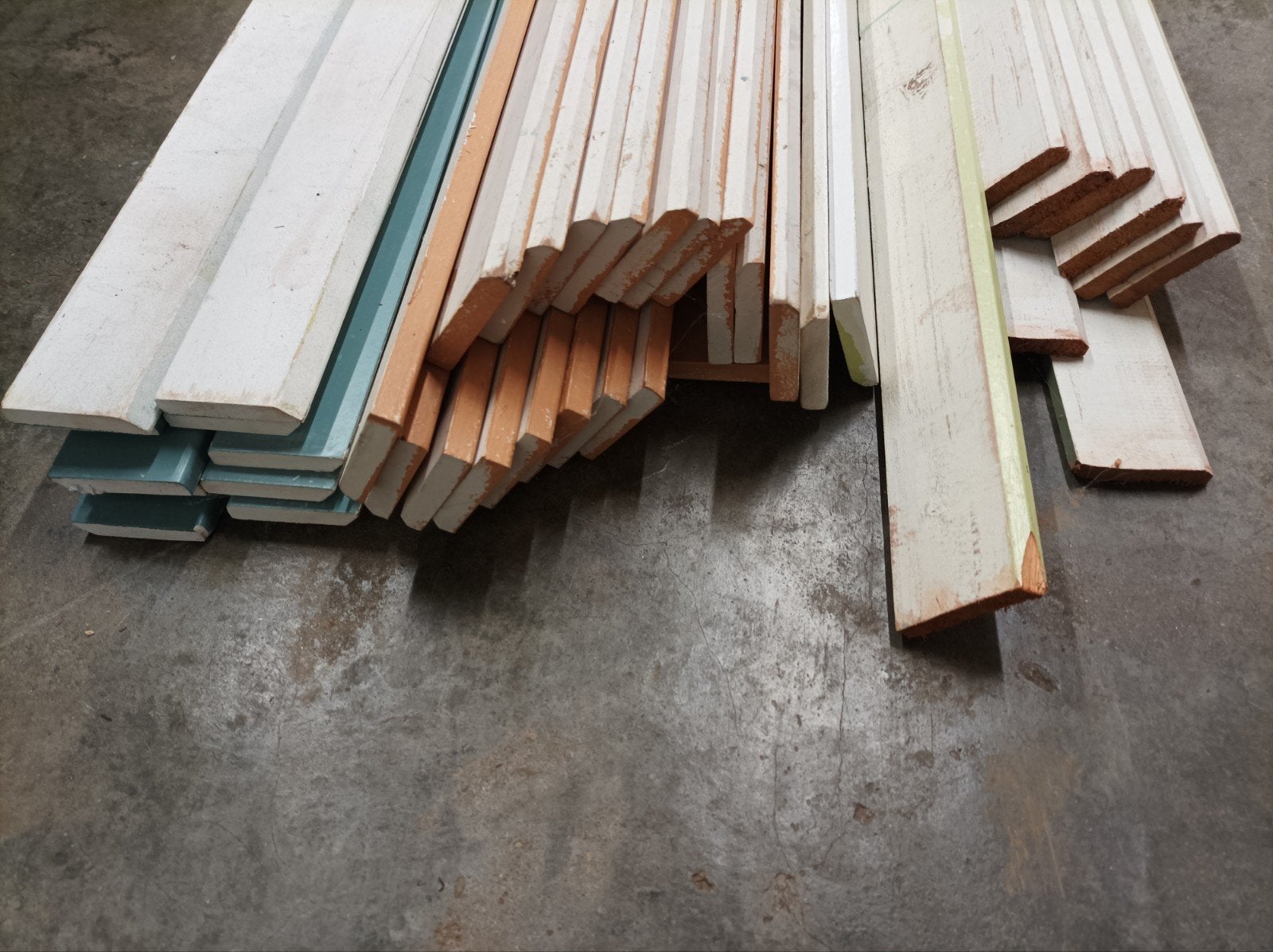 Plinten nieuw hout gegrond latten lat plint afwerklijst, Ophalen, Nieuw, Mdf, 200 tot 250 cm