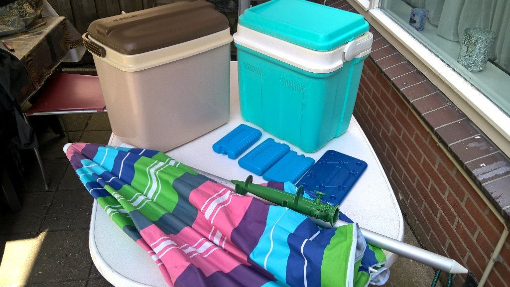 TE koop aangeboden mooi 2xkoelboxen met parasol met, Ophalen of Verzenden, Gebruikt, Koelbox, Koelelement