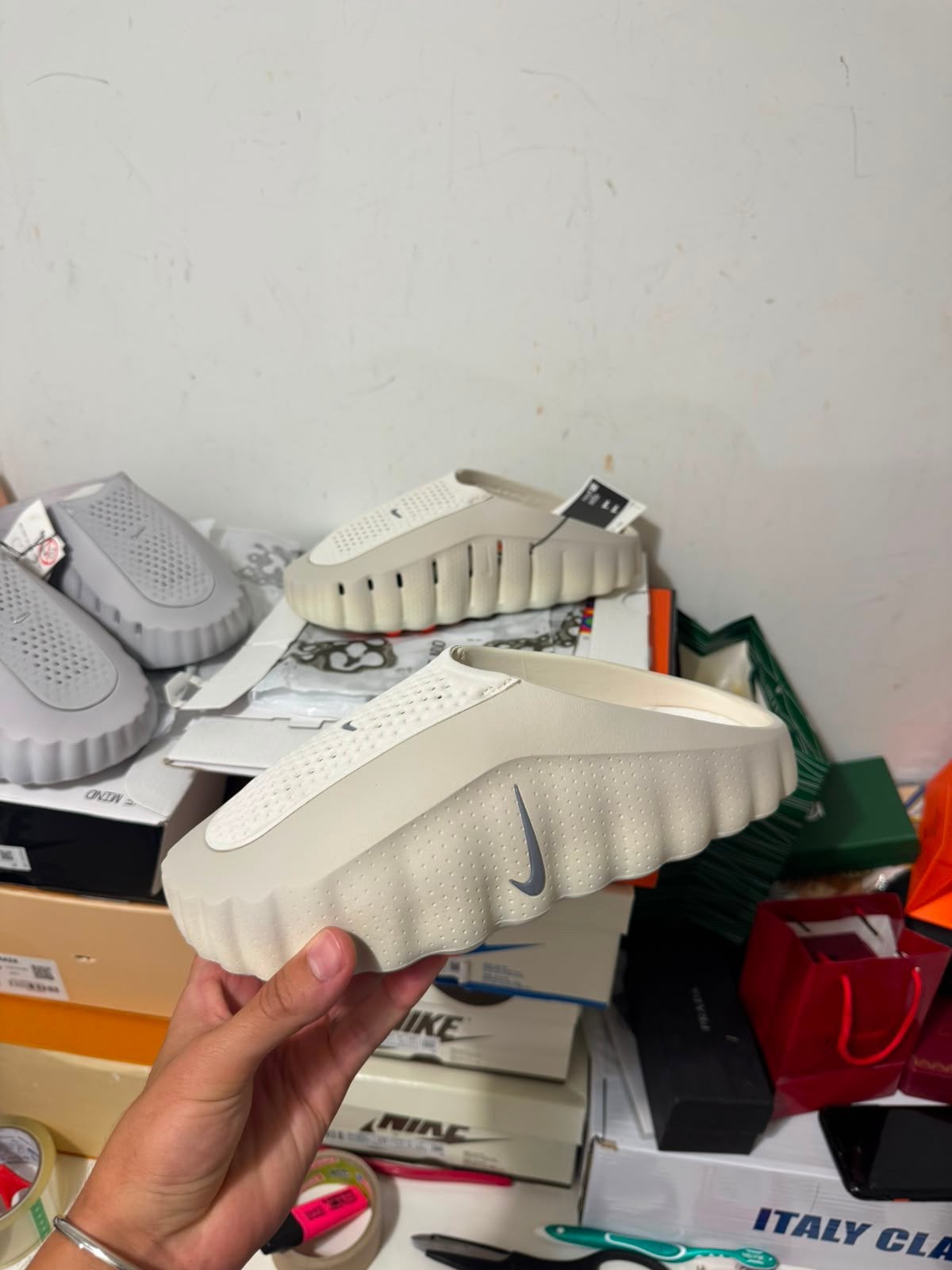Nike Mind 001 Slides 'Light Bone' of 'Sail', Kleding | Heren, Schoenen, Ophalen of Verzenden, Nieuw