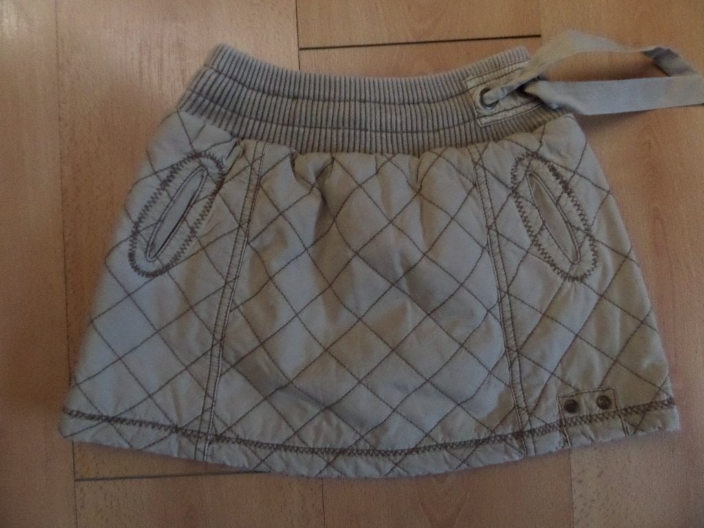 Aparte, dikkere, gevoerde beige rok maat 122; ALS NIEUW, Kinderen en Baby's, Kinderkleding | Maat 122, Ophalen of Verzenden, Zo goed als nieuw