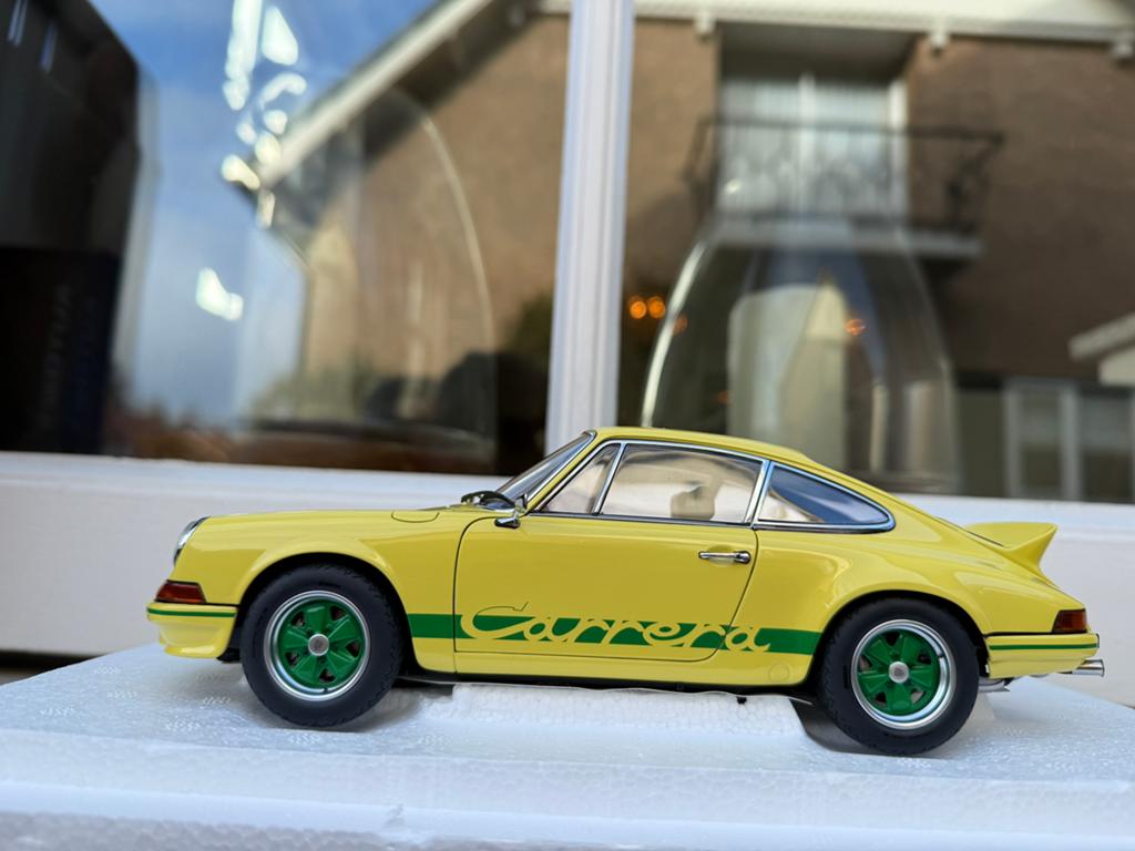 1:18 Porsche 911 Carrera RS 2.7 geel groen Autoart 78033, Hobby en Vrije tijd, Modelauto's | 1:18, Auto, Autoart, Nieuw, Ophalen of Verzenden