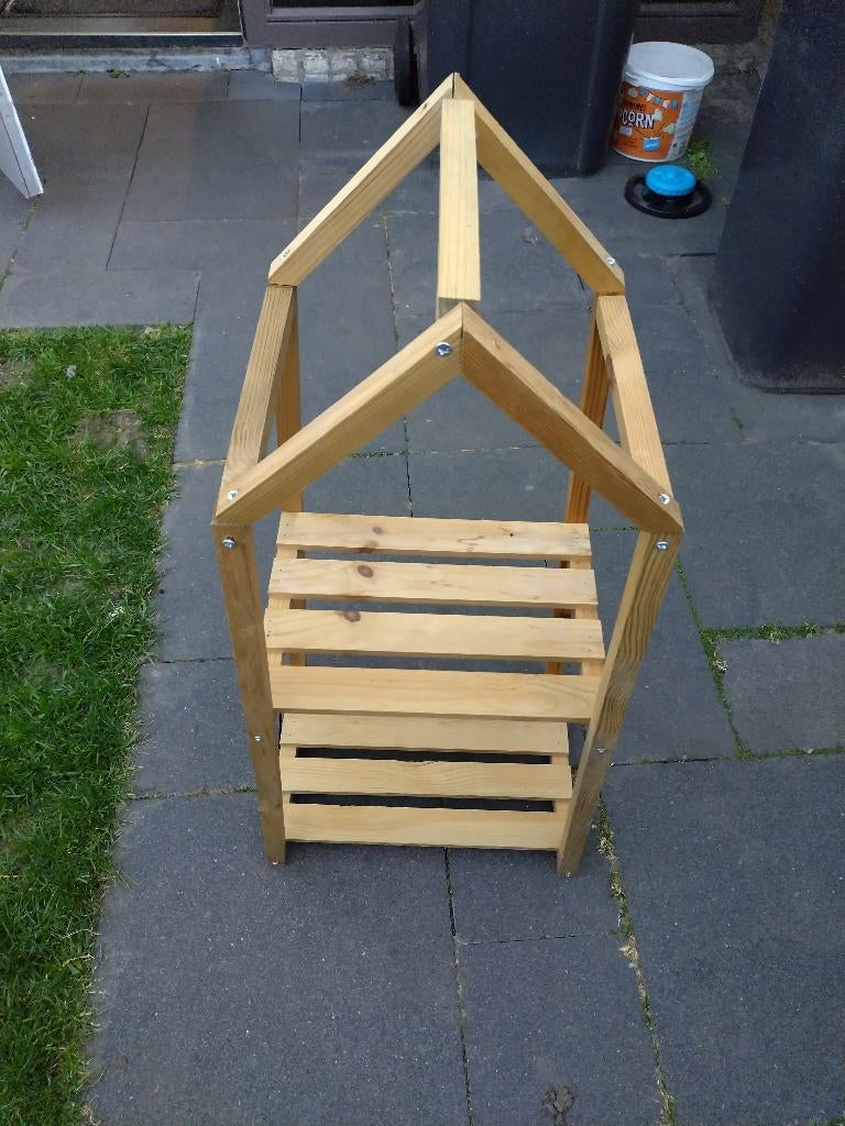 Plantenrek van hout in driehoekige vorm, Ophalen, Zo goed als nieuw