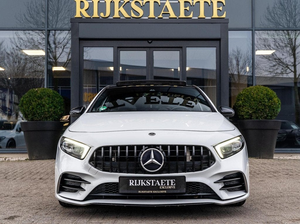 Mercedes A-klasse A200 AMG|PANO|CAMERA|18'|CARPLAY|SFEERVER., Auto's, Mercedes-Benz, Gebruikt, 4 cilinders, Origineel Nederlands