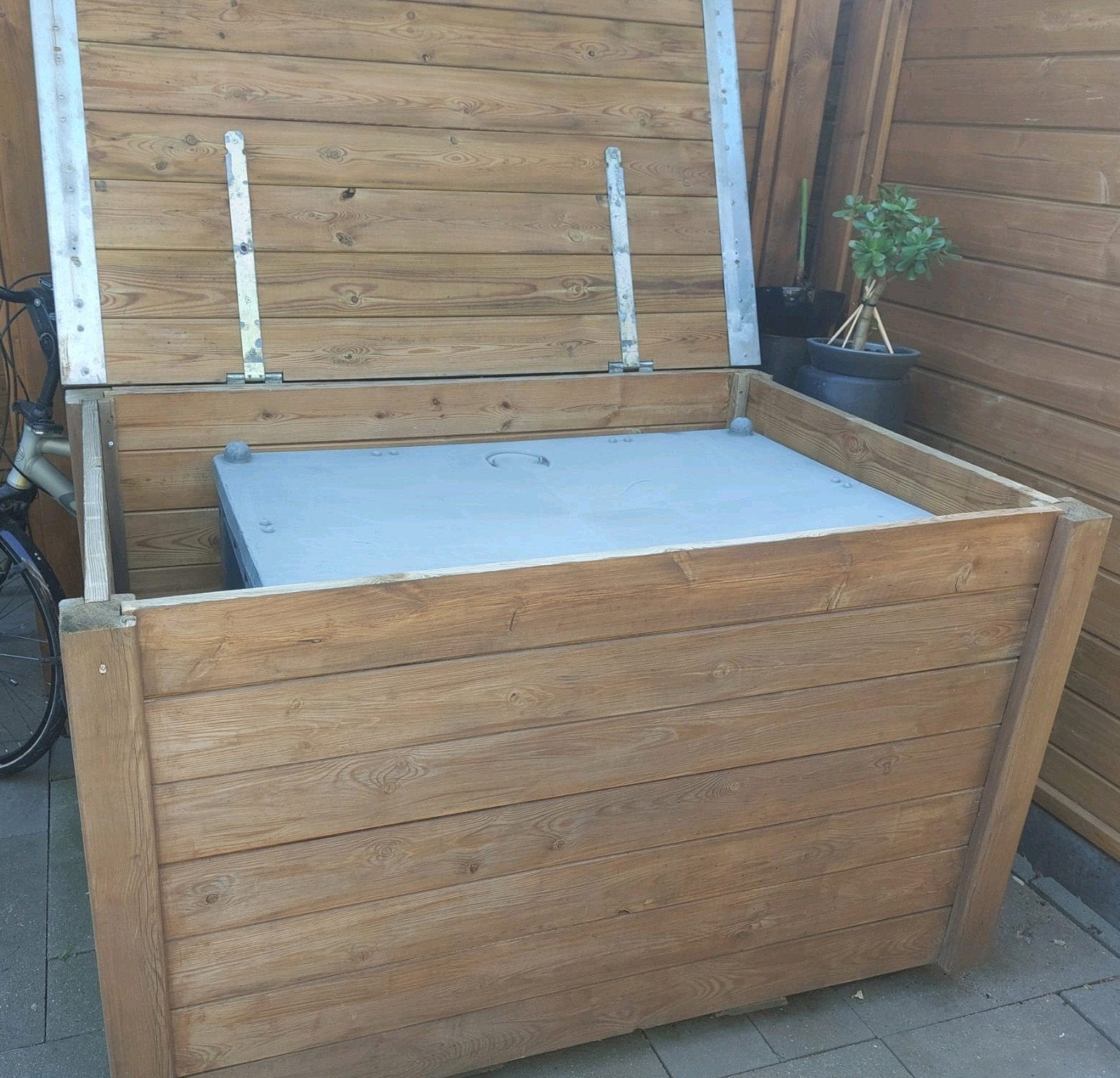 Kunststof buitenbad met houten omkisting, Ophalen, Gebruikt, Minder dan 200 cm, Rechthoekig