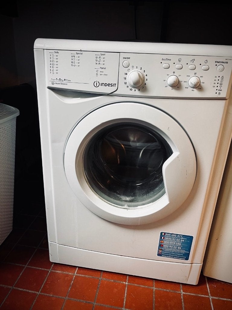 Indesit wasmachine 5 kg – werkt goed – vandaag €15, Witgoed en Apparatuur, Ophalen, 1200 tot 1600 toeren, Gebruikt, 4 tot 6 kg