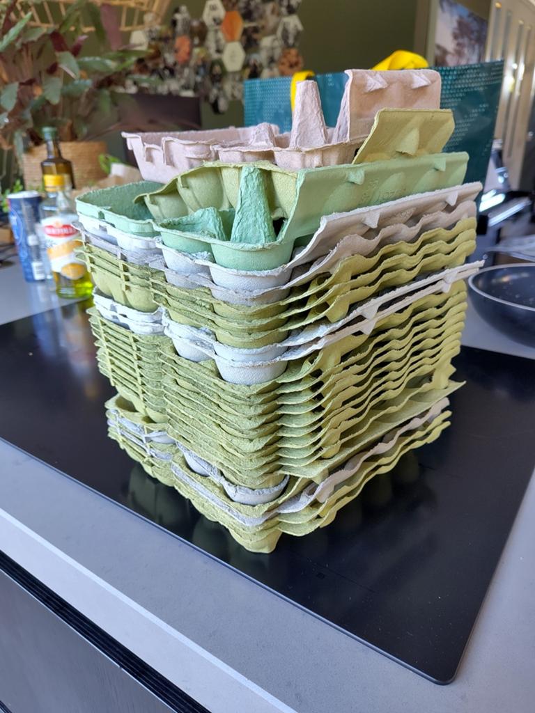 Stapel eierdozen, Ophalen of Verzenden, Drinken en Voederen
