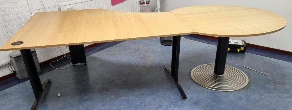 Notenhouten bureau, Ophalen, Demontabel, Gebruikt, Spaanplaat of MDF