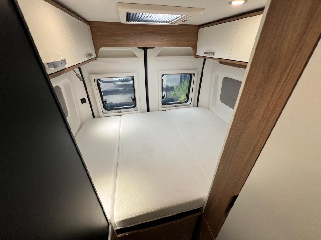 Pilote V 600 G Luifel, Fietsenrek, TV, Schotel, Zonnepaneel!, Koelkast, Ringverwarming, Bedrijf, Luifel
