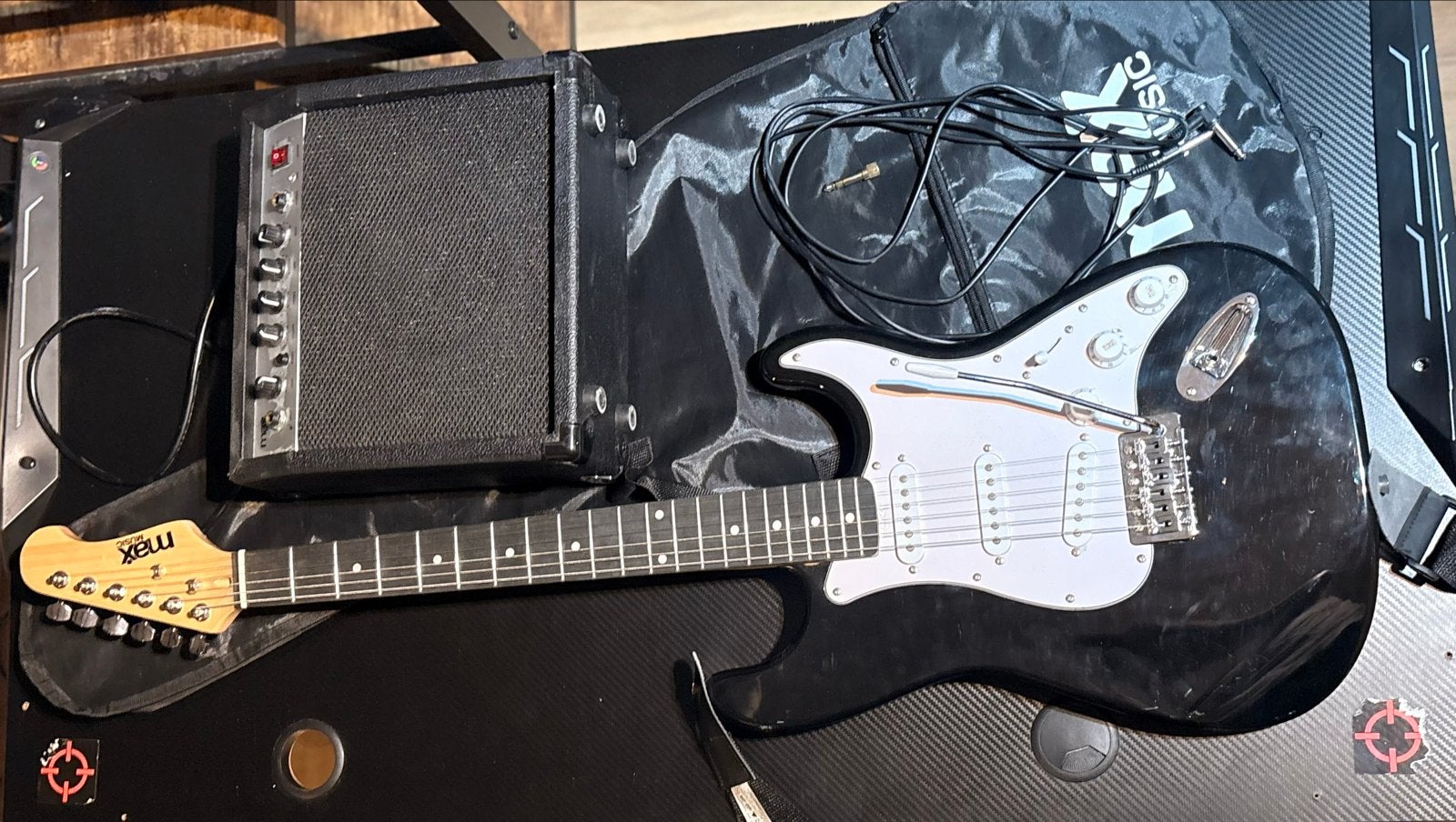 Complete Gitaar Set: Gitaar, Amp, Tas & Accessoires!, Met versterker, Zo goed als nieuw, Solid body, Ophalen