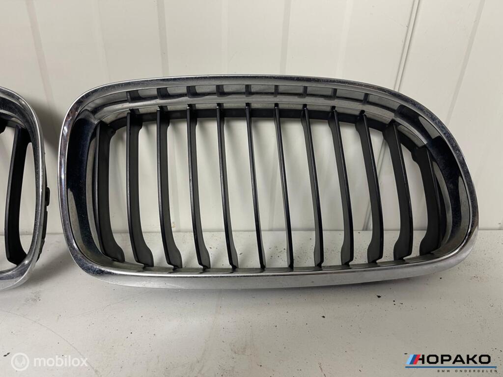 OEM Nieren BMW 5 serie E60 E61 | zwart / chroom, Gebruikt, Einsteinlaan 5, Rijswijk, Ophalen of Verzenden, Info@bmw.com
