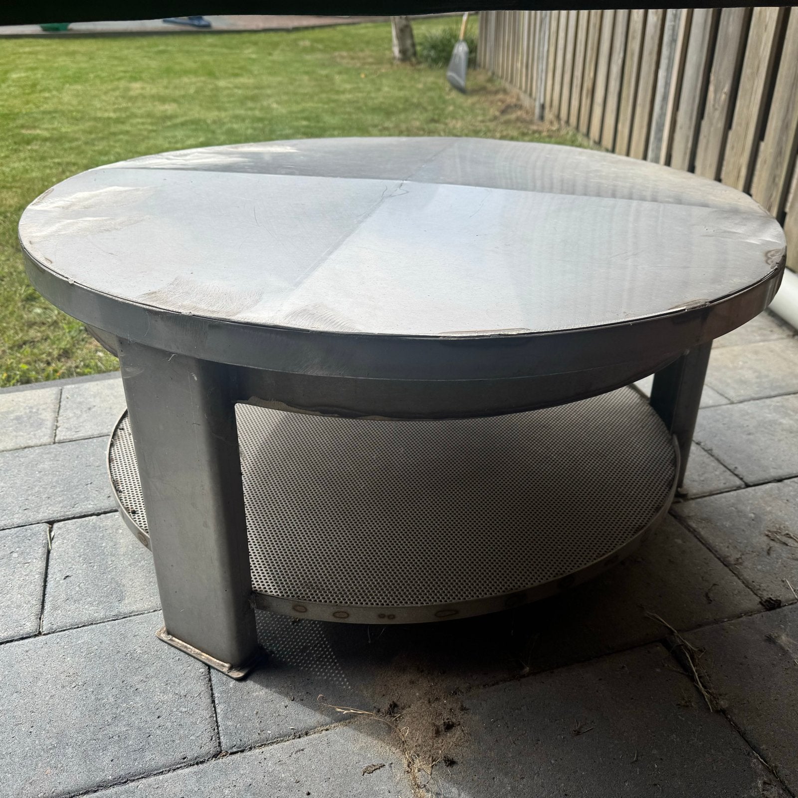 Grote ronde metalen vuurschaal met onderstel en deksel, Tuin en Terras, Ophalen, Gebruikt