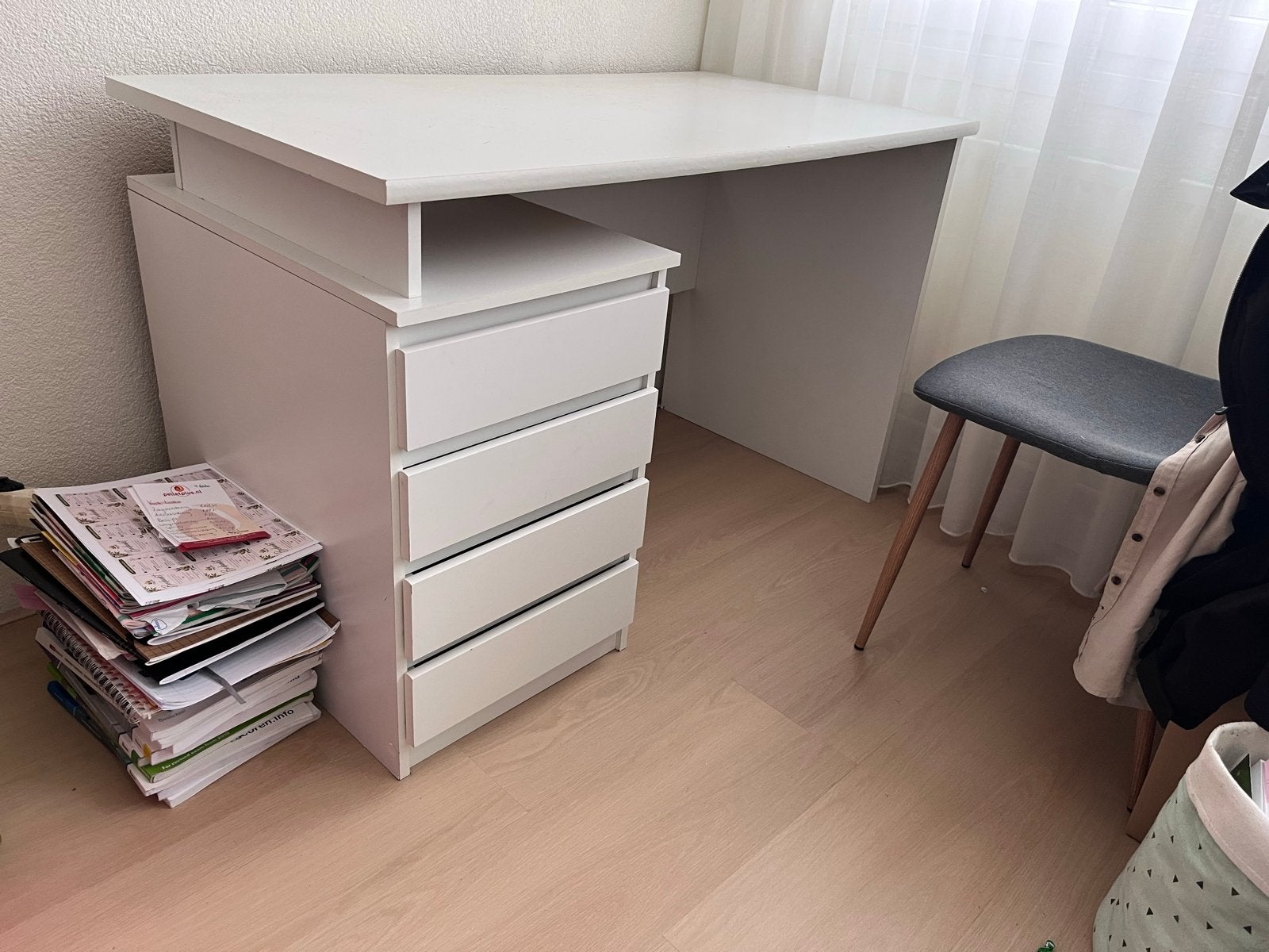 Wit bureau met lades, Huis en Inrichting, Bureaus, Ophalen, Gebruikt, Met lades, Spaanplaat of MDF