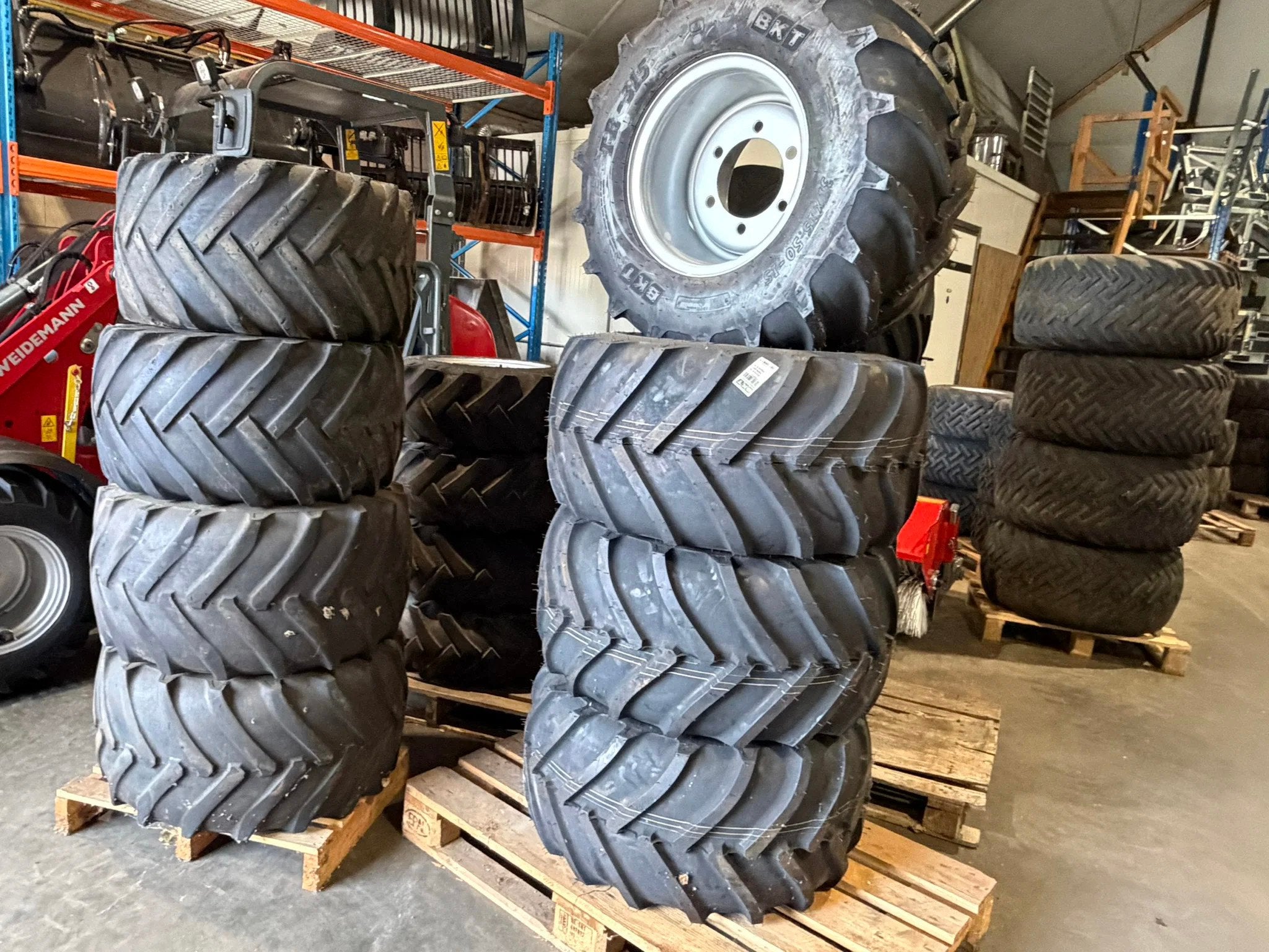 BKT 31 x 15.50 / 15 Banden met velg, Nieuw, Band(en)