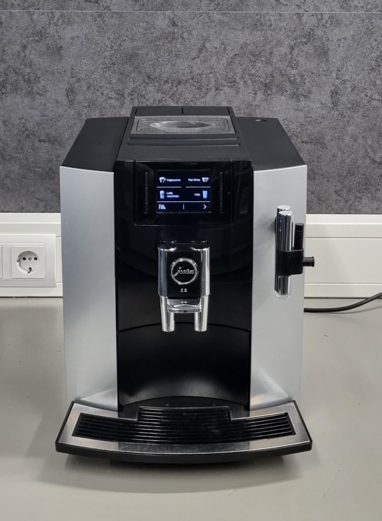 Jura E8 OTC MET GARANTIE EN SERVICEBEURT, Afneembaar waterreservoir, 10 kopjes of meer, Ophalen of Verzenden, Gemalen koffie