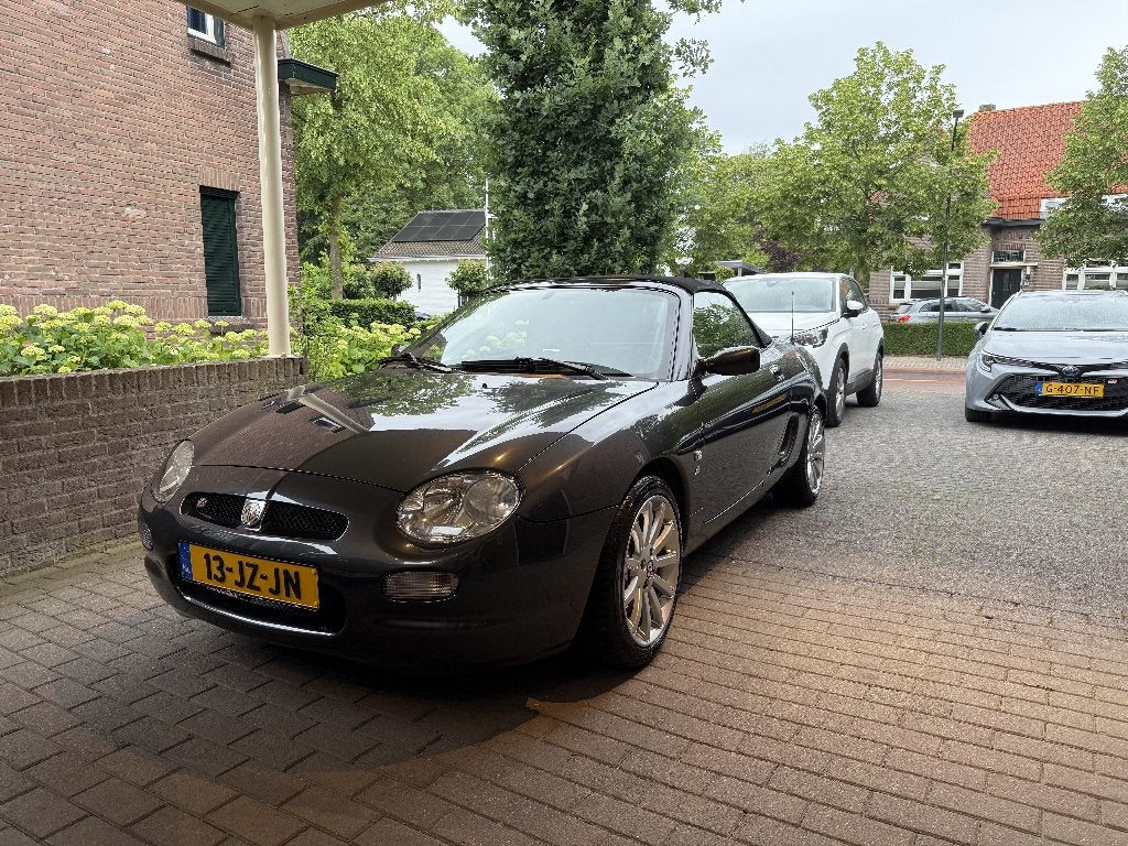 MG F 1.8 I 1997 Antraciet Metallic | Eigenaar sinds 2008 |, Euro 2, Achterwielaandrijving, Zwart, 4 cilinders