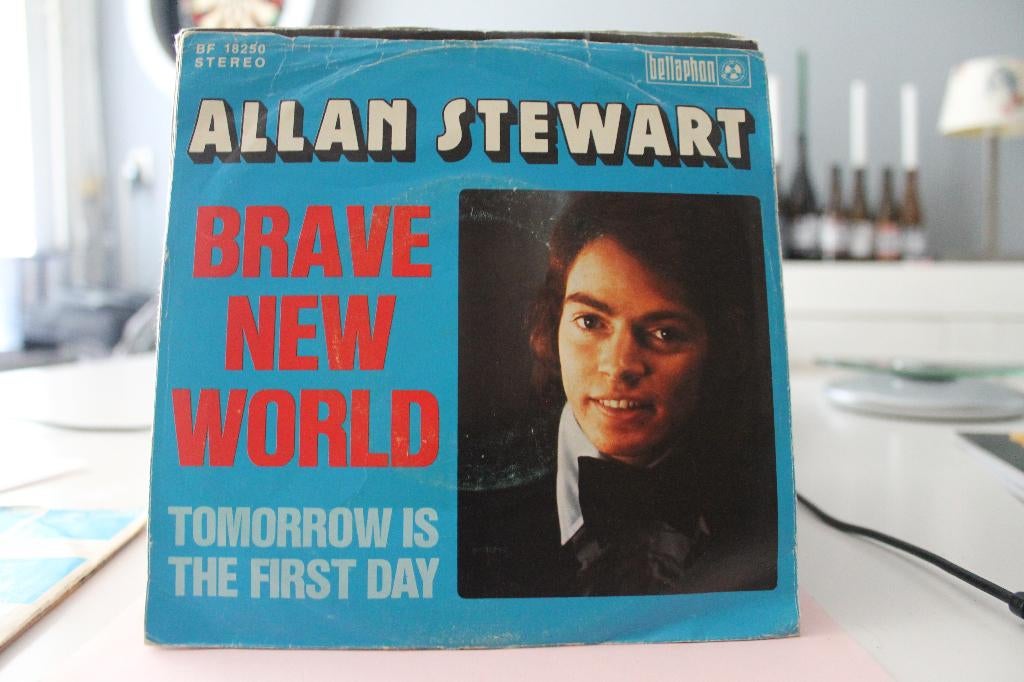 7" Single Allan Stewart - New Brave World / Tomorrow Is The, Cd's en Dvd's, Vinyl Singles, Gebruikt, Pop, Ophalen of Verzenden