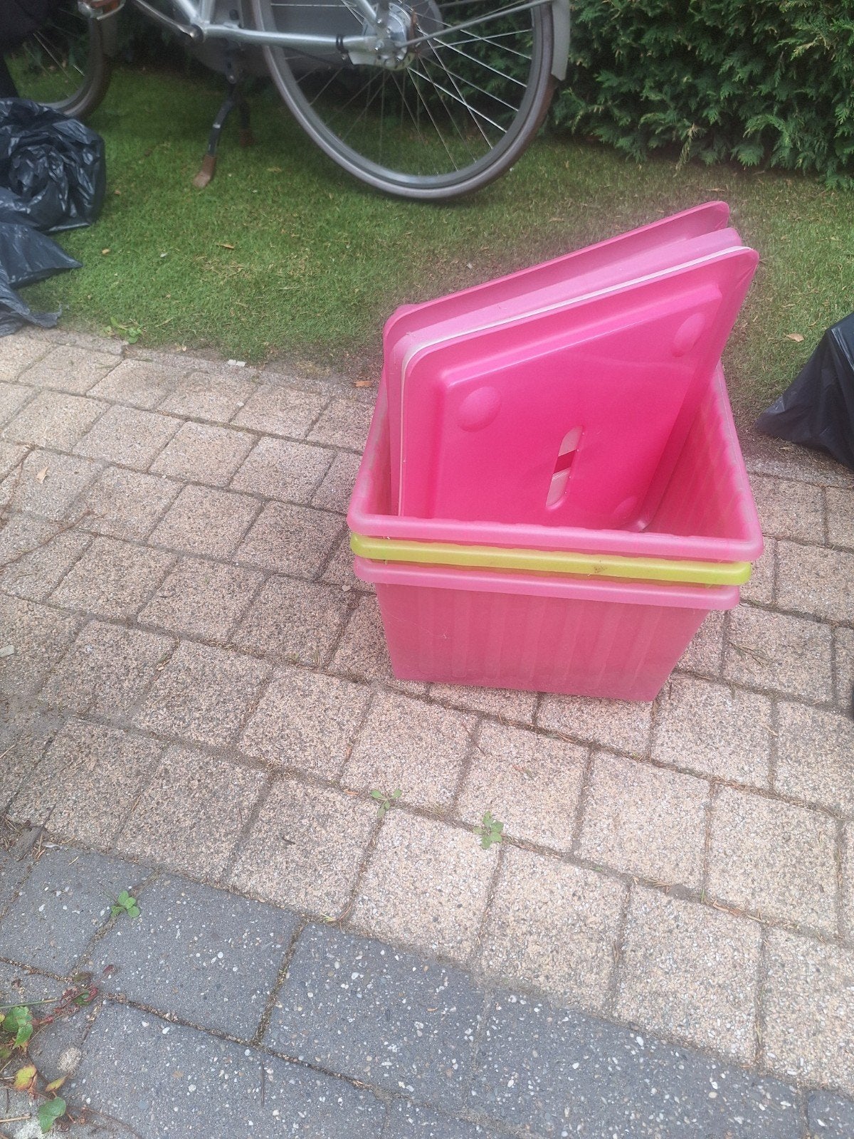 3 roze opbergboxen met deksel gratis af te halen, Ophalen
