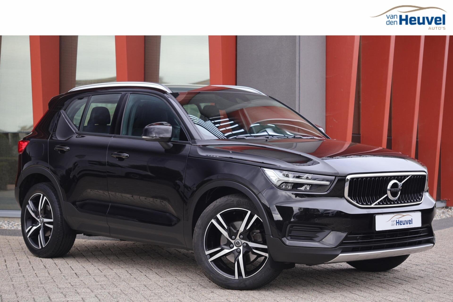 Volvo XC40 T4 Momentum | Stoelverwarming | Trekhaak | Parkee, Auto's, Zwart, Origineel Nederlands, 93 €/maand, SUV of Terreinwagen