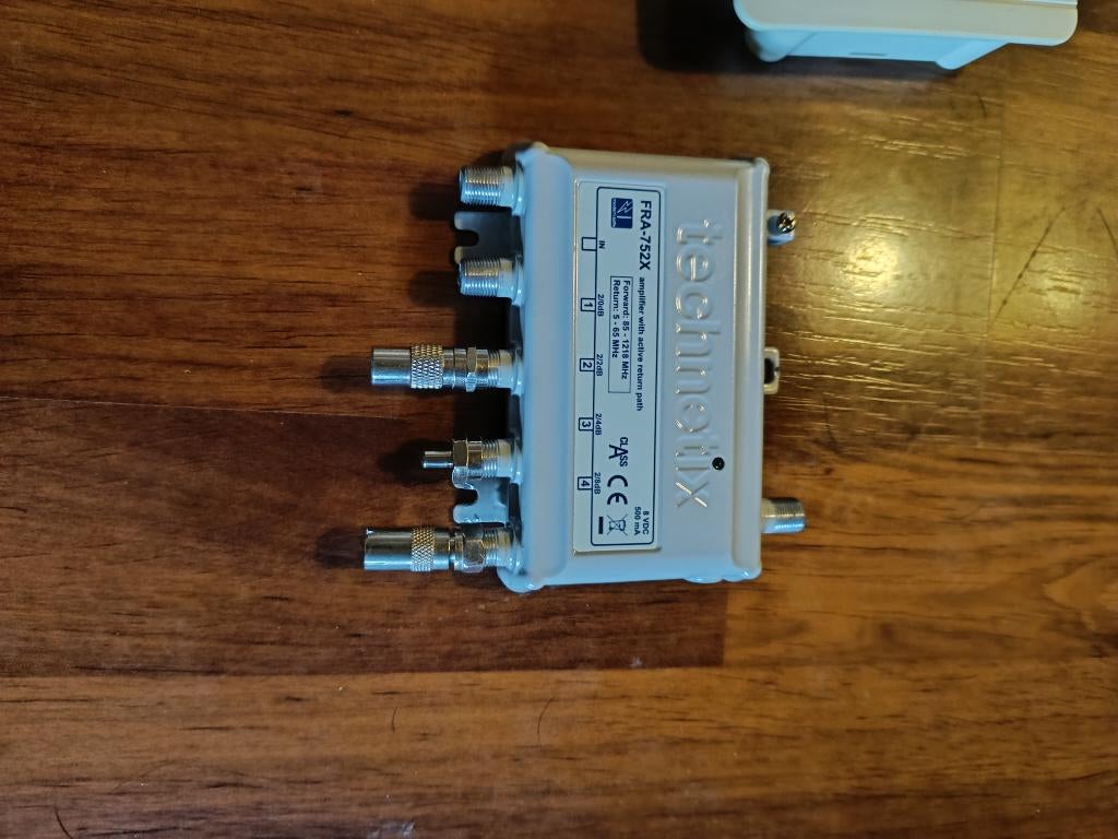 Signaal versterker voor de modem tv+internet, Computers en Software, Ophalen, Gebruikt