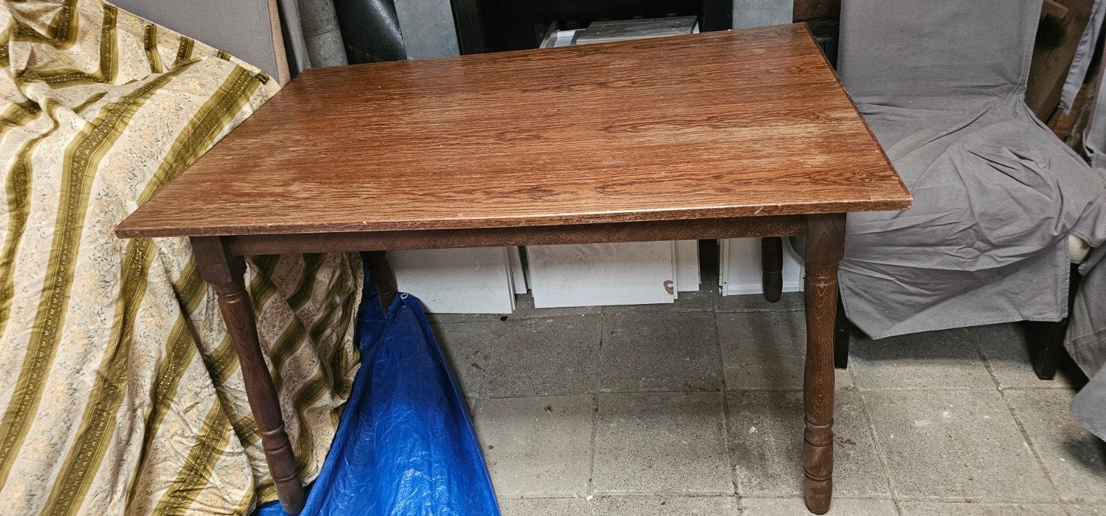 klassieke, vintage houten tafel met gedraaide poten., Gebruikt, 100 tot 150 cm, Vier personen, Rechthoekig