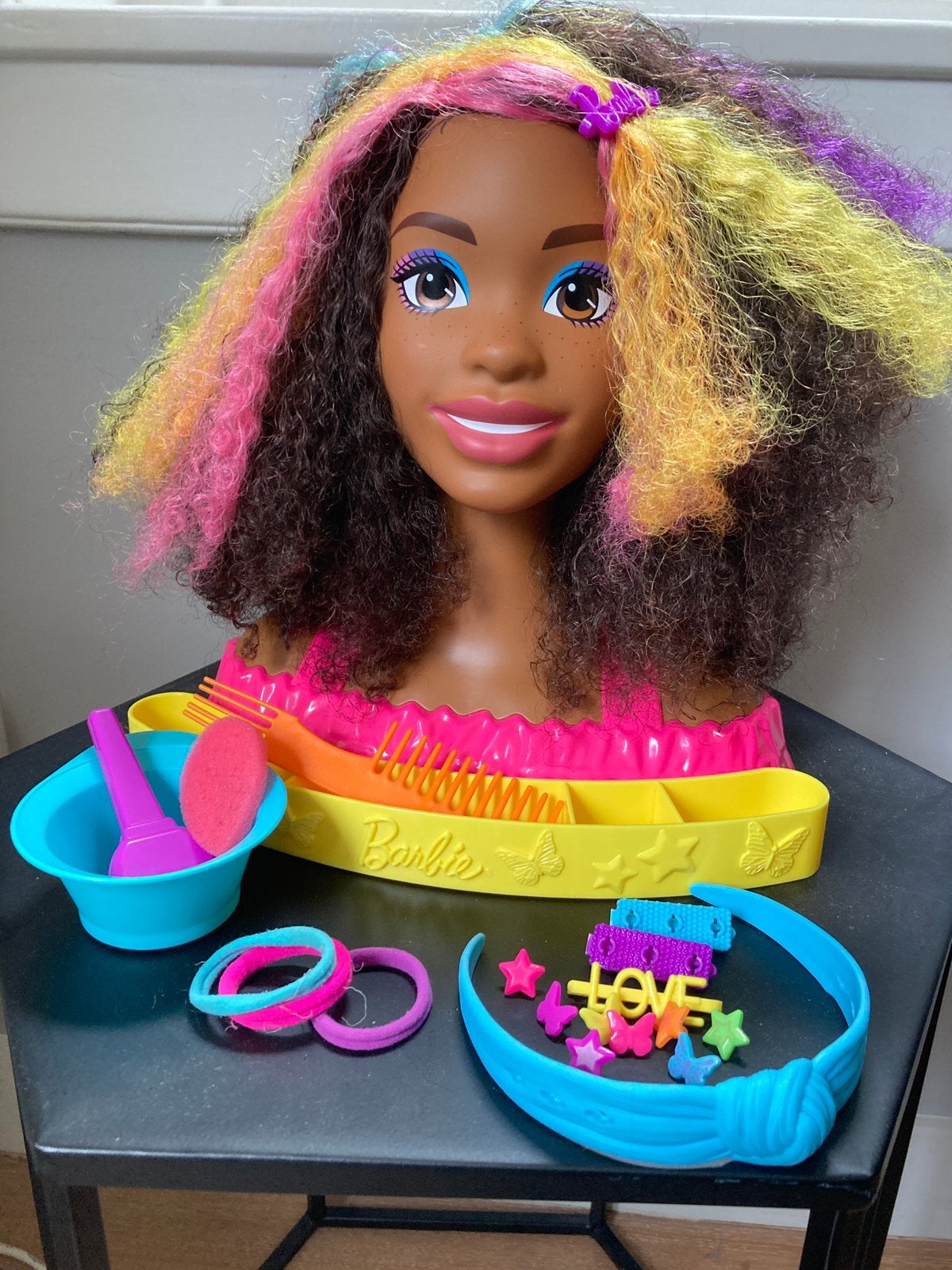 Barbie Stylinghoofd Color Reveal zwarte pop, Ophalen of Verzenden, Zo goed als nieuw, Barbie