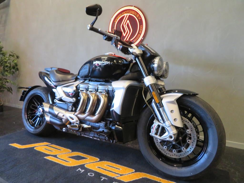 Triumph ROCKET 3 R CRUISER HISTORIE! TOP! (bj 2021), Motoren, Motoren | Triumph, Bedrijf, Toermotor, 2458 cc