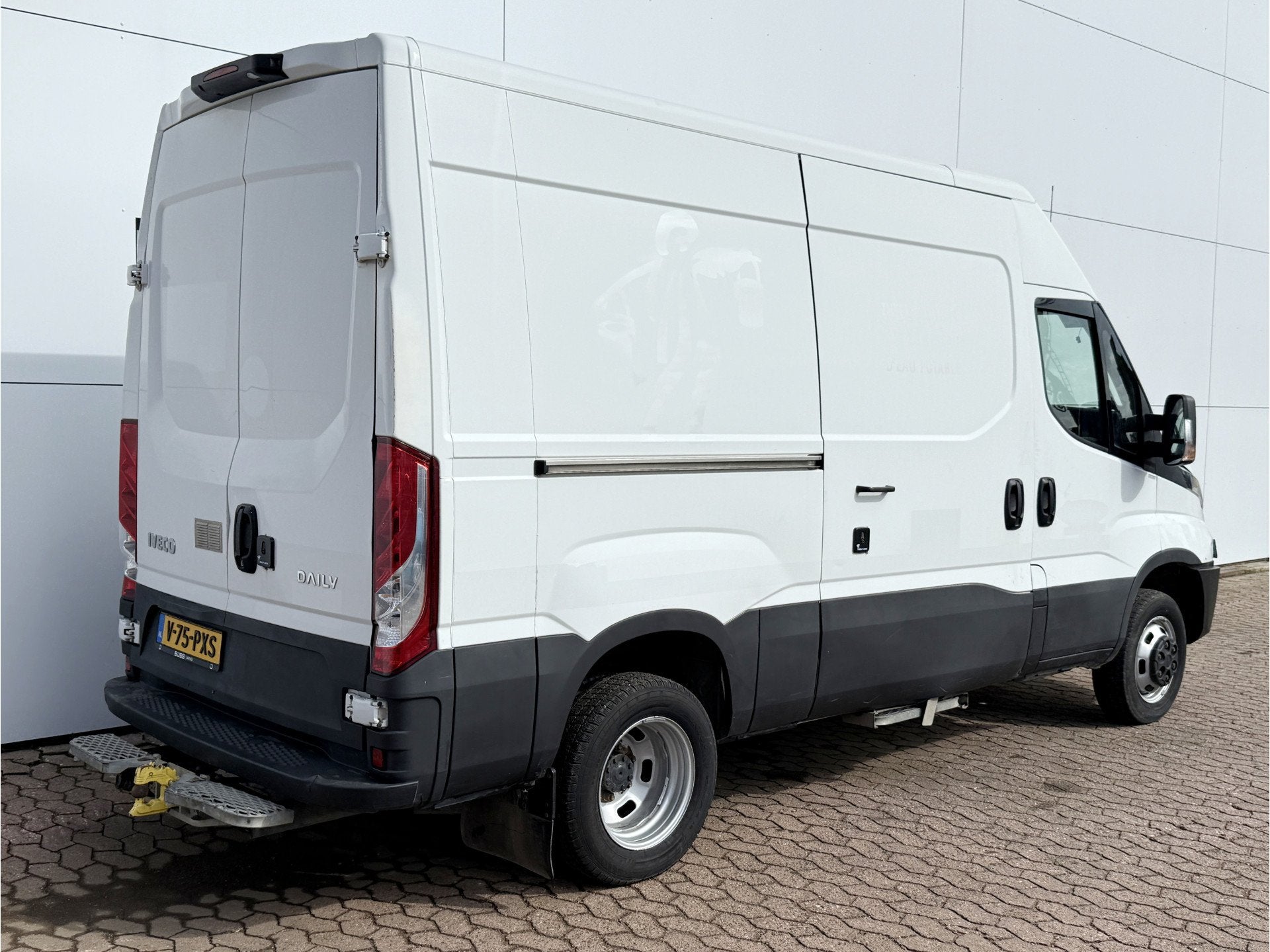 Iveco Daily 35C14 2.3 L2H2 Dubbellucht Airco Cruise control, Gebruikt, Zwart, Iveco, Wit