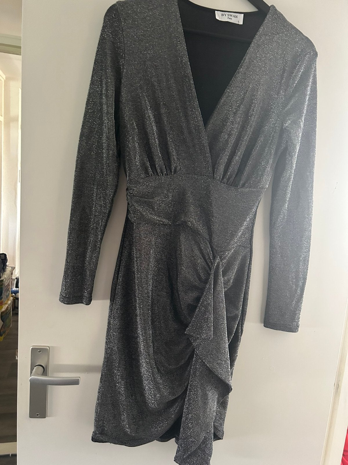 By Swan glitterjurk zilver, maat L, Kleding | Dames, Jurken, Ophalen of Verzenden, Zo goed als nieuw, Maat 42/44 (L), Onder de knie