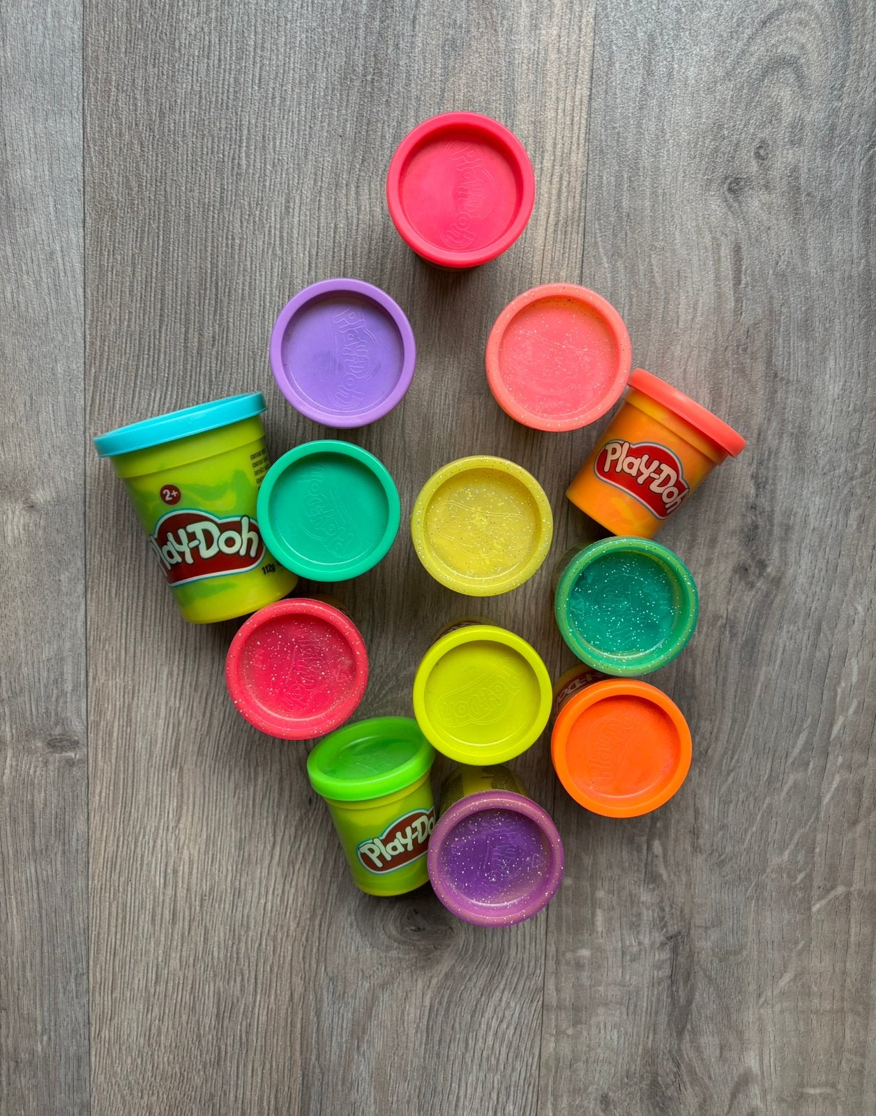 Z.g.a.n. 13 potjes gekleurde klei Play-Doh, Ophalen of Verzenden, Zo goed als nieuw, Knutselen