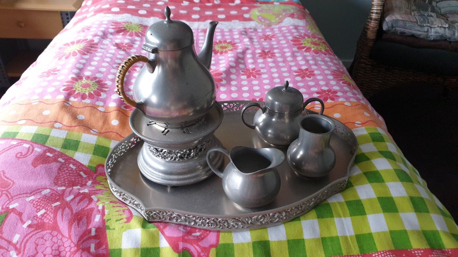 zeer mooi tinnen servies op dienblad merk Tiel, Ophalen of Verzenden