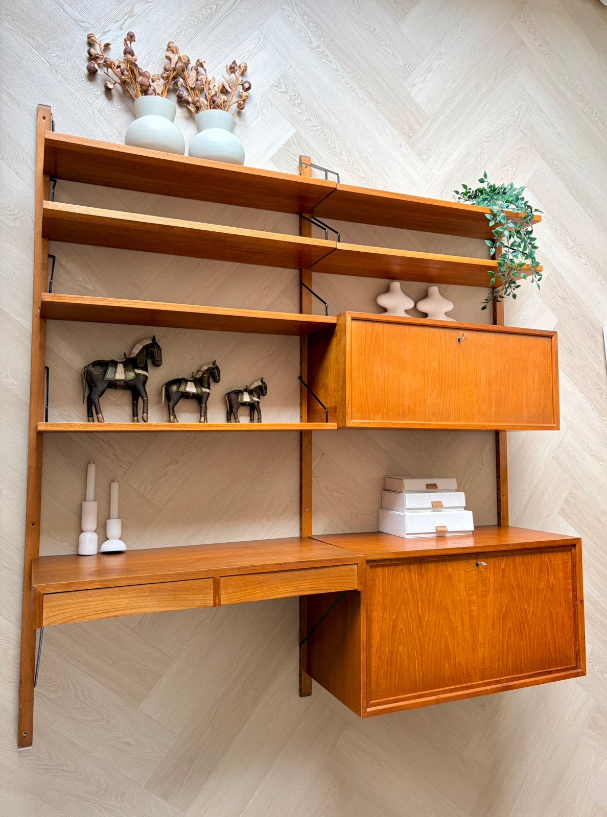 🤎 Vintage wandmeubel Poul Cadovius kast teak Deens design, Huis en Inrichting, Kasten | Wandmeubels, Ophalen, Zo goed als nieuw