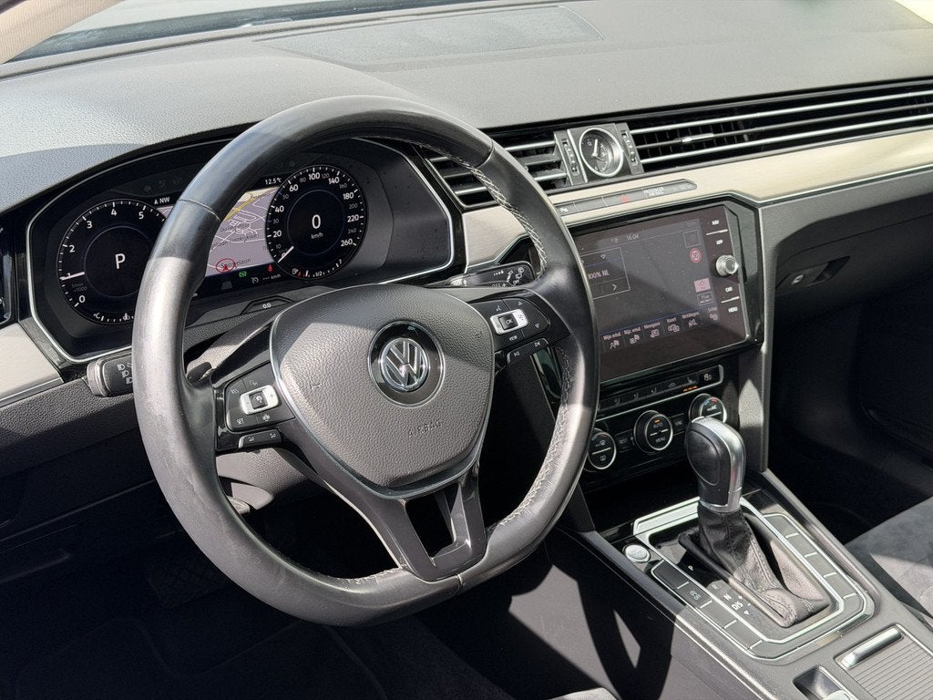 Volkswagen Passat Variant 1.5 TSI Highline Business R | RIJK, Auto's, Volkswagen, 730 kg, 4 cilinders, 150 pk, 1365 kg