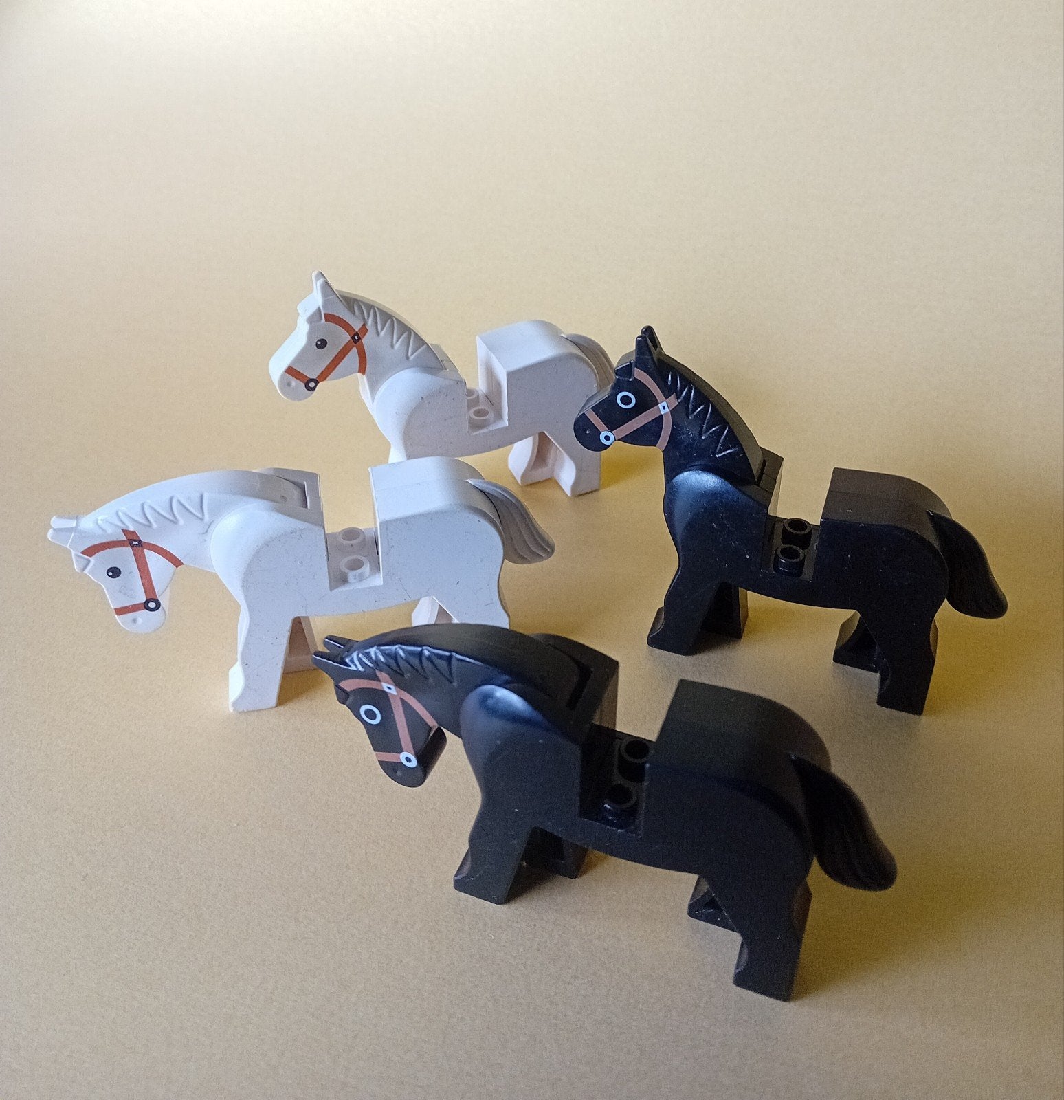 Witte en zwarte LEGO-paarden., Gebruikt, Overige thema's, Lego, Overige typen