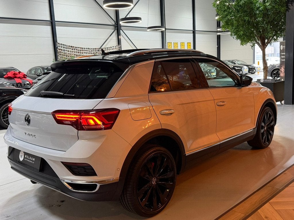 Volkswagen T-ROC 1.5 TSI Sport Business R|Automaat|ACC|Pano|, Auto's, 1254 kg, 4 cilinders, Leder en Stof, Wit
