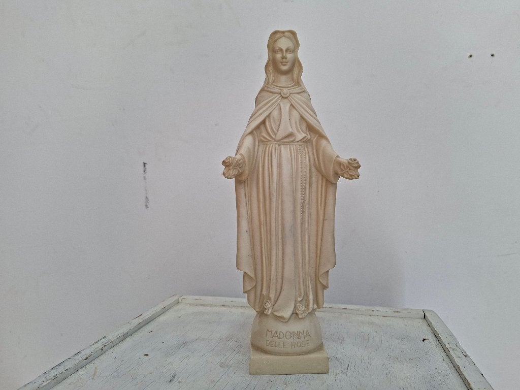 antiek madonna maria beeld met roosjes in haar handen, Ophalen of Verzenden