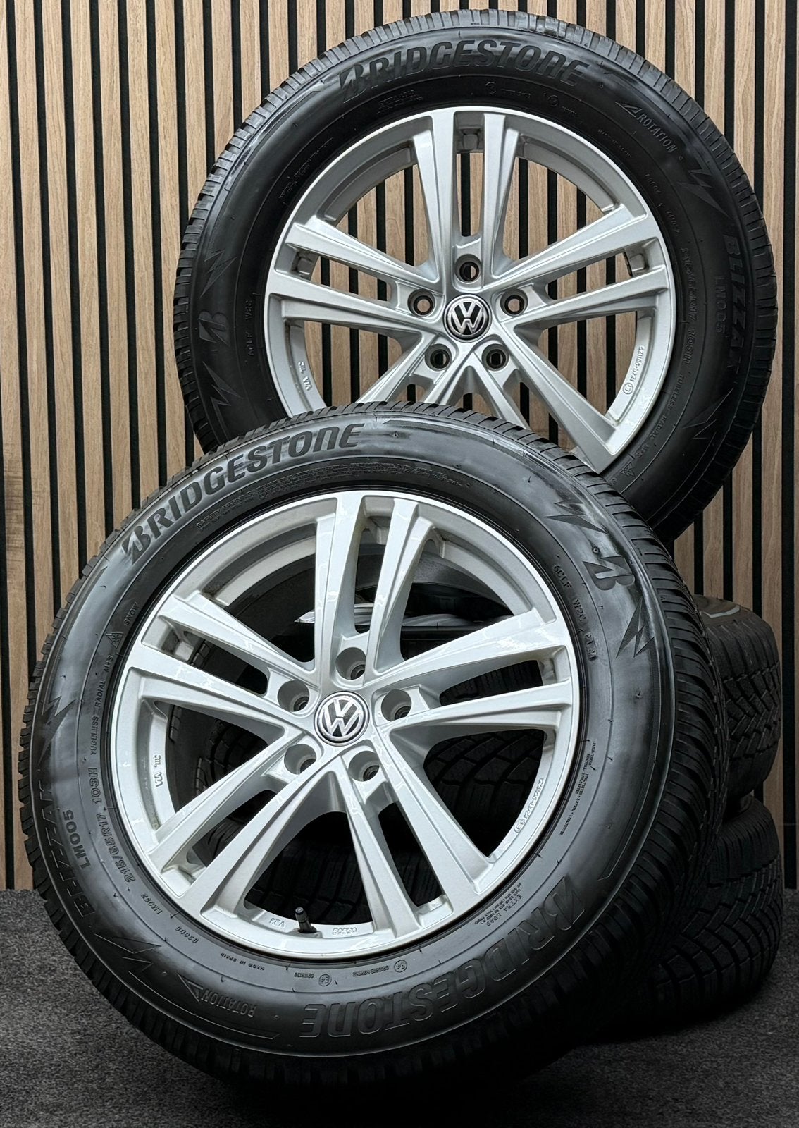 WINTER! 17 inch VW Tiguan 5x112 ET40 215/65/17 Bridgestone, Auto-onderdelen, Banden en Velgen, Ophalen, 215 mm, ., Banden en Velgen