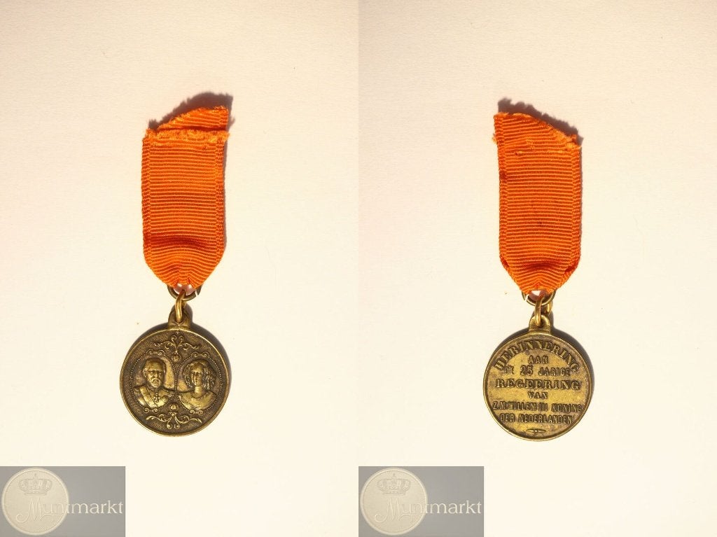 Draagpenning 1874 '25-Jarig Regeringsjubileum Willem III', Ophalen of Verzenden, Overige materialen, Nederland