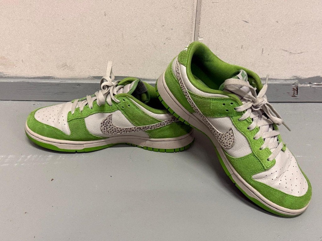 Nike Dunk Low Safari Swoosh Chlorophyll - maat 44, Overige kleuren, Verzenden, Nike, Sneakers of Gympen