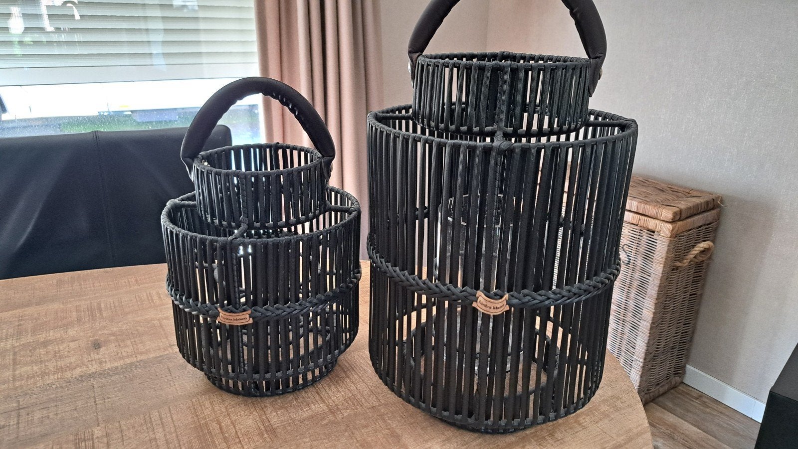 Set van 2 Riviera Maison lantaarns, zwart, Huis en Inrichting, Woonaccessoires | Kandelaars en Kaarsen, Overige materialen, 25 tot 50 cm