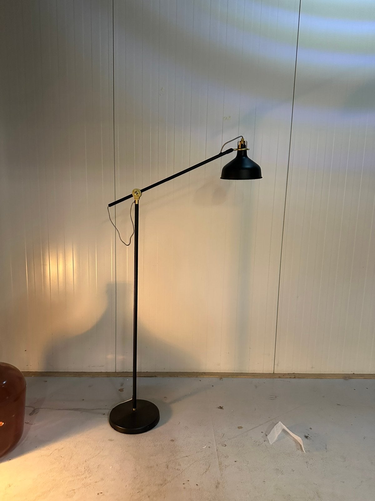 Lanarp Ikea vloerlamp en tafellamp met gouden details, Ophalen of Verzenden, Zo goed als nieuw, Metaal, 150 tot 200 cm