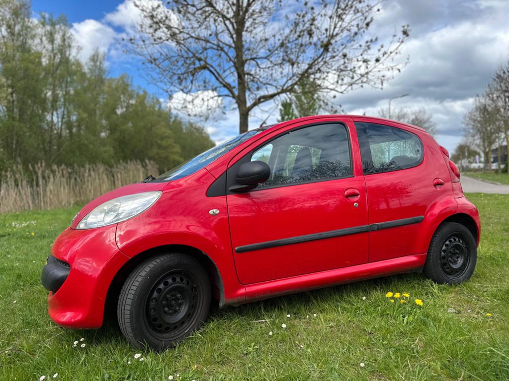 Peugeot 107 1.0 12V 5DR 2009 Rood, Auto's, Voorwielaandrijving, 4 stoelen, 68 pk, Handgeschakeld