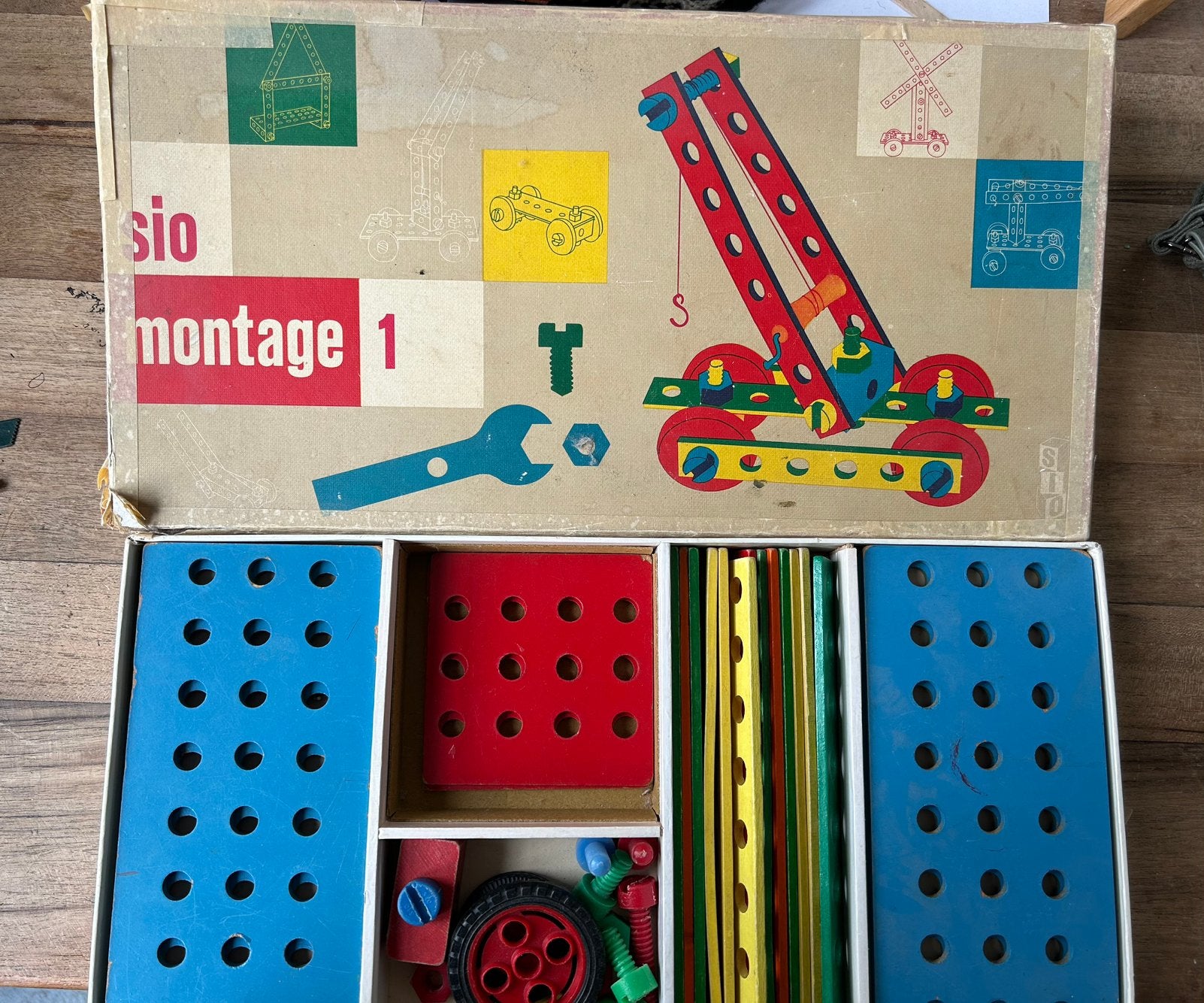 Sio Montage 1 & 0 Bouwdozen - Vintage Constructiespeelgoed, Kinderen en Baby's, Speelgoed | Bouwstenen, Ophalen of Verzenden, Gebruikt