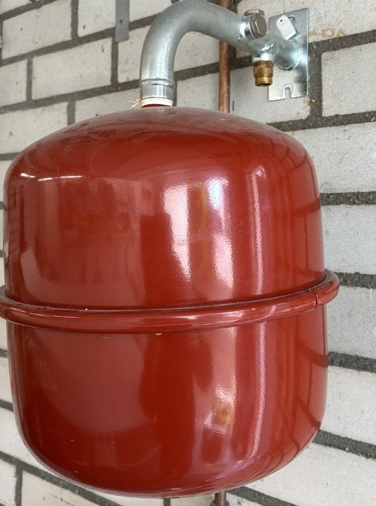 expansievat met beugel 18 liter 3 bar 1 jaar gebruikt 20euro, Ophalen, 30 tot 80 cm, Hoog rendement (Hr), Overige typen