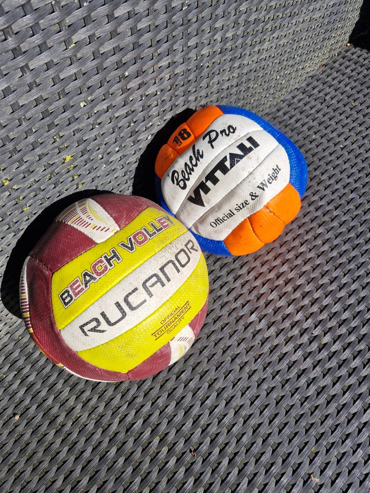 2 Beachvolleybalballen - Gratis af te halen, Ophalen of Verzenden, Gebruikt