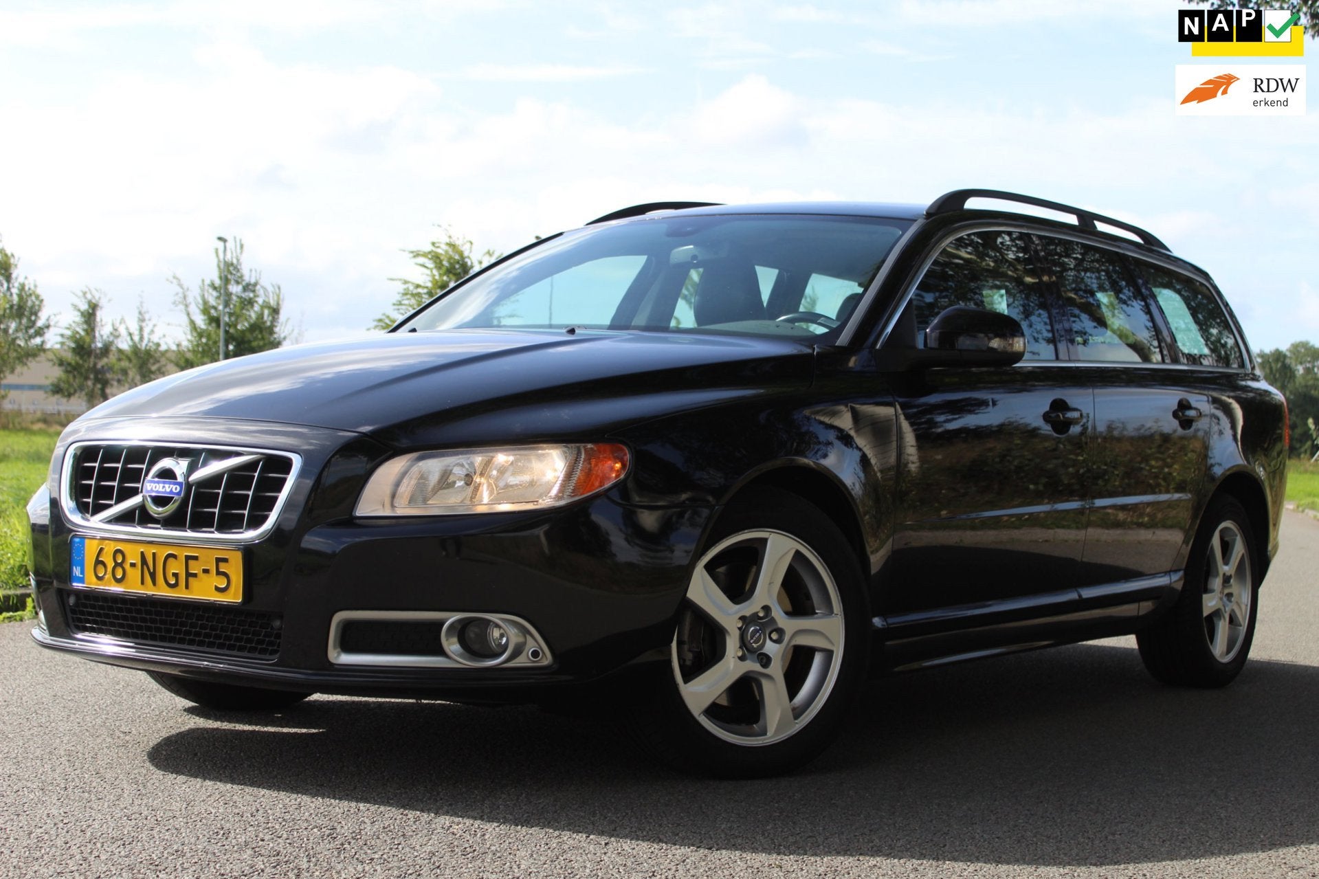 Volvo V70 2.0 D3 Momentum 163 pk | APK T/M 9-2-2027 | VOL LE, Auto's, Gebruikt, Zwart, Diesel, 1600 kg