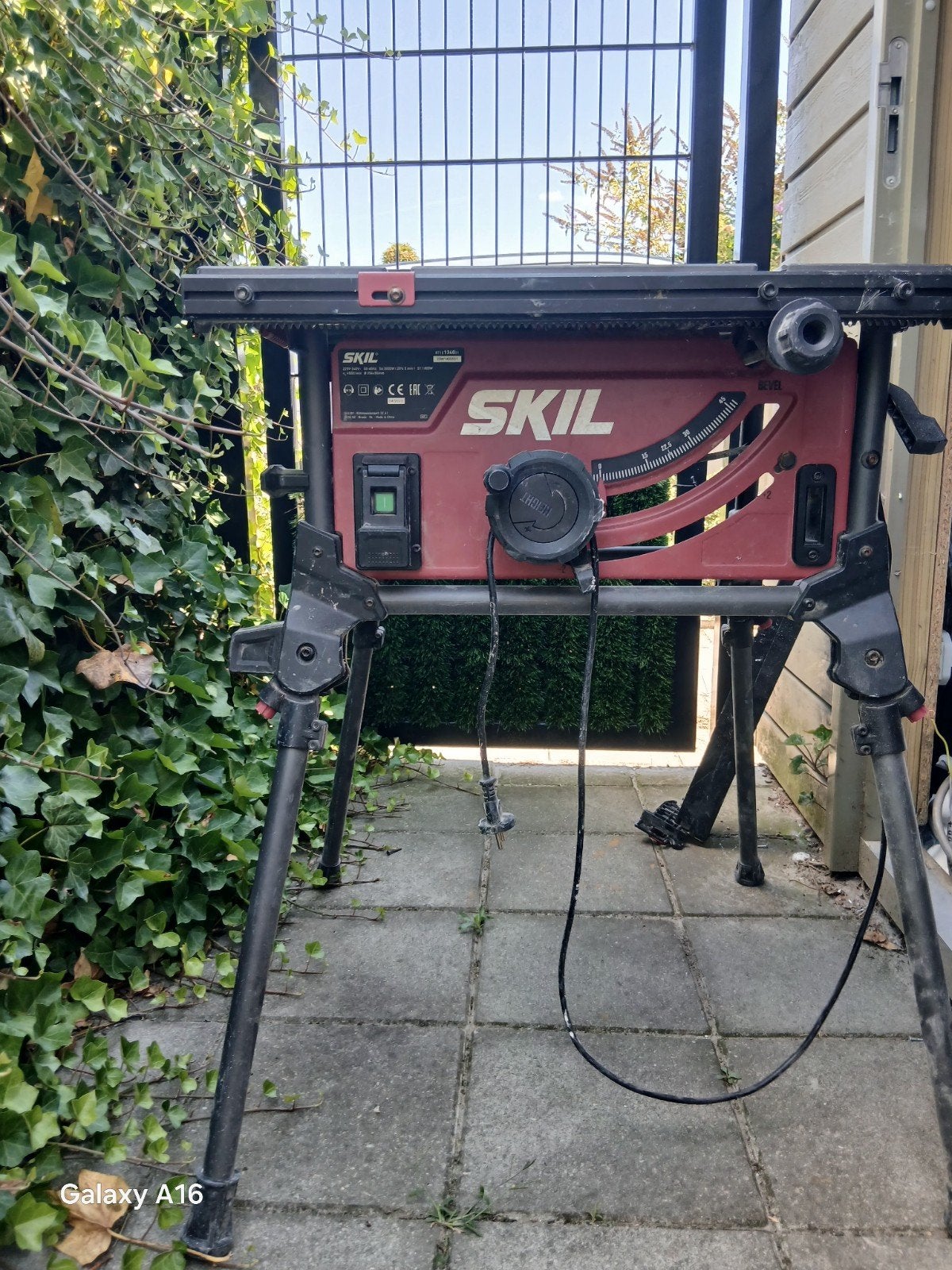 Skil Tafelzaag - Werkt goed en snijdt nauwkeurig, Gebruikt, Cirkelzaag, 600 tot 1200 watt, Ophalen of Verzenden