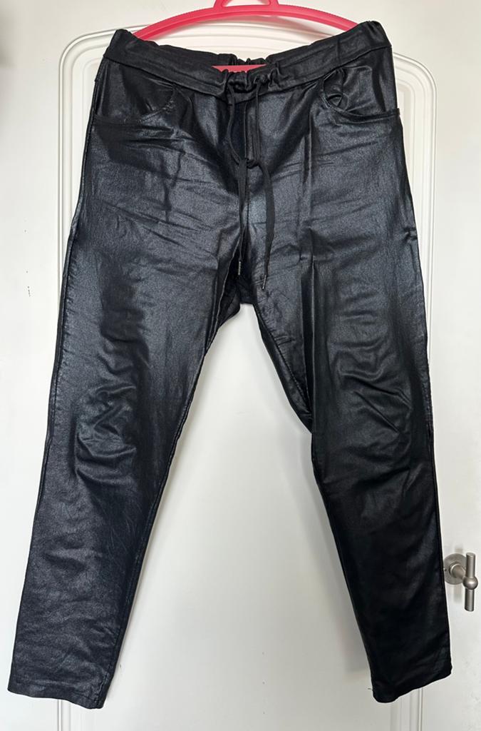 Zwarte glans broek , veel stretch! Maat 40/42, Maat 38/40 (M), Zwart, Ophalen of Verzenden, Zo goed als nieuw