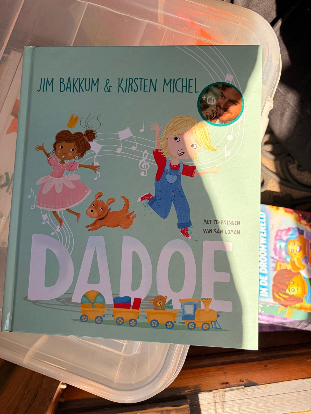 Dadoe: Vrolijke voorleesverhalen met CD (Jim Bakkum), Ophalen of Verzenden, Zo goed als nieuw, 2 tot 3 jaar