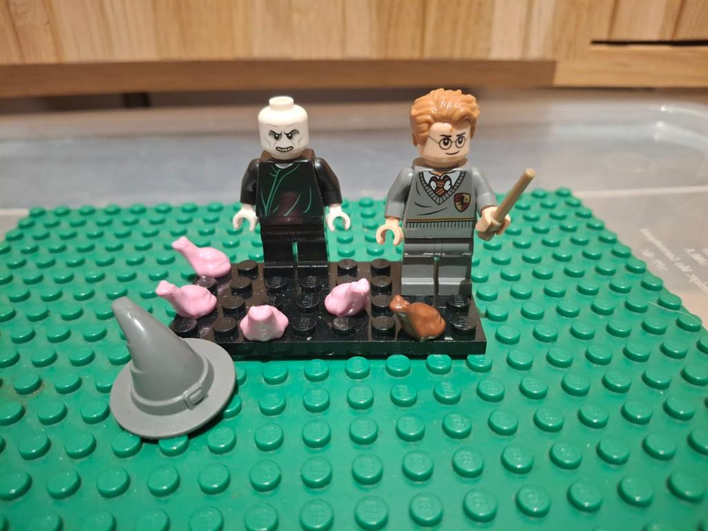 Lego Harry Potter minifiguren: Voldemort en Ron Wemel, Ophalen of Verzenden, Zo goed als nieuw, Overige merken