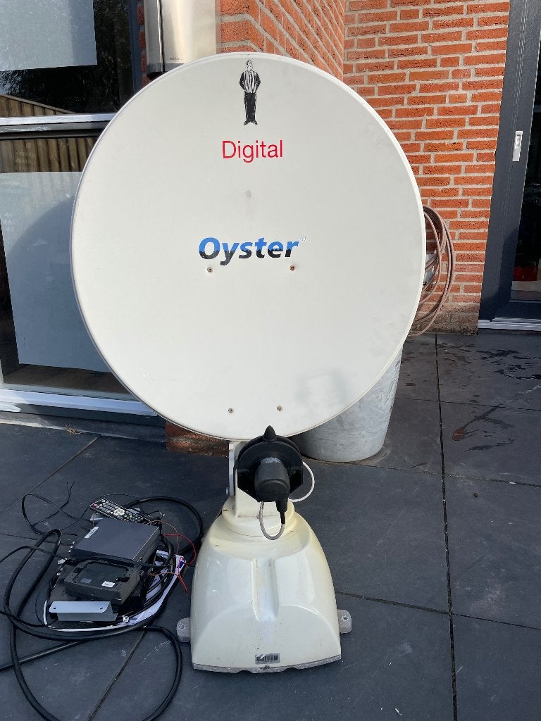 Oyster schotel 85 cm volautomatisch, Ophalen, Gebruikt